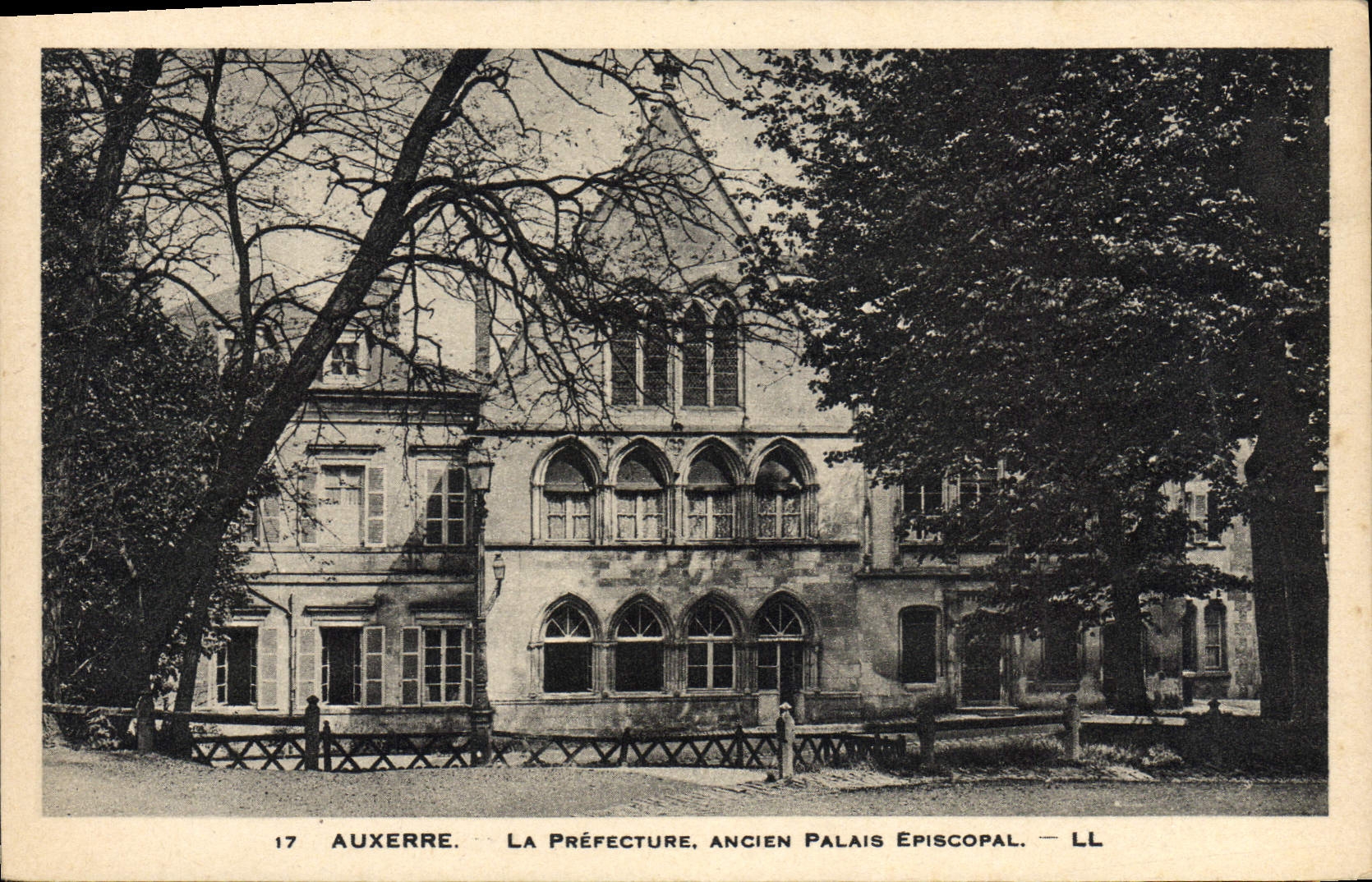 Auxerre — La Préfecture, Ancien Palais Épiscopal — LL