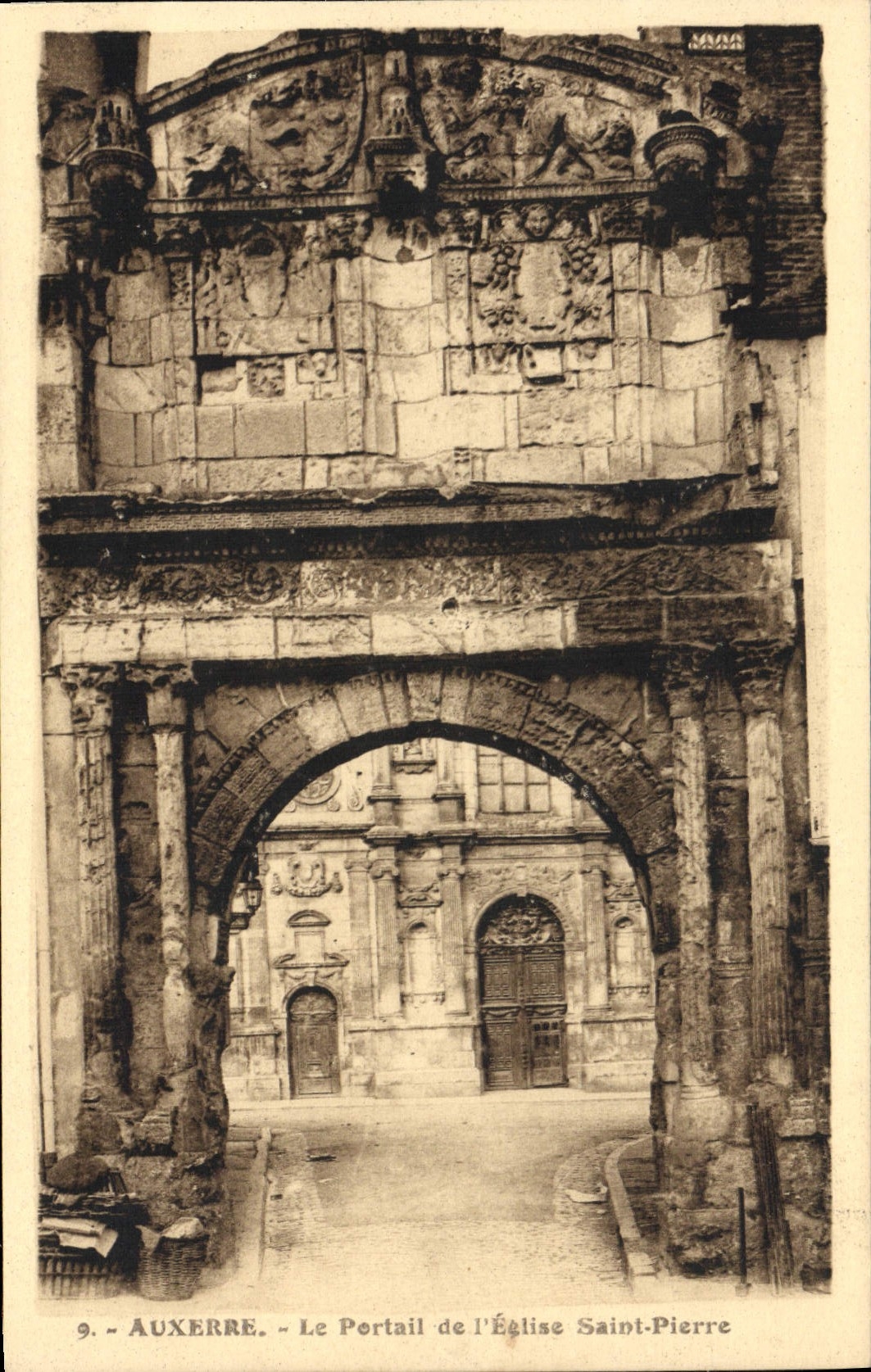 Auxerre - Le Portail de l'Église Saint-Pierre — éditeur MAYA