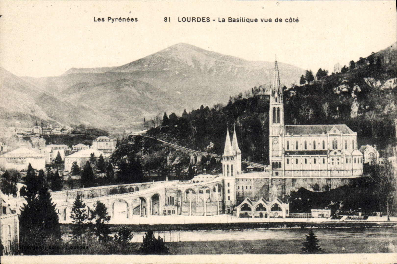 CPA Lourdes La Basilique Vue De Cote