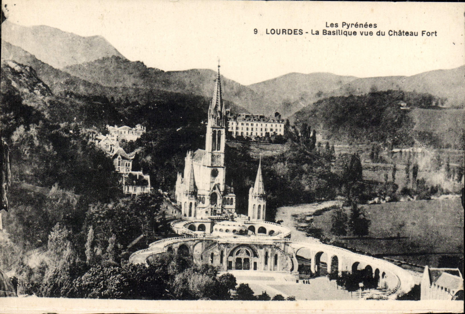CPA Lourdes La Basilique Vue Du Chateau fort