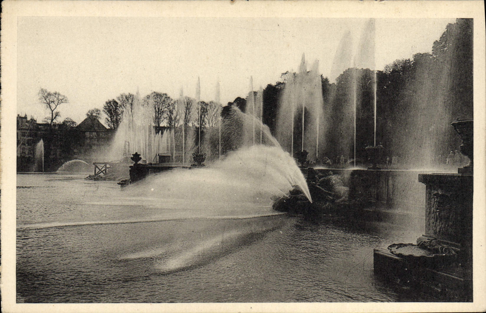 Parc du Château de Versailles — Bassin de Neptune — Édition des Musées Nationaux n°77