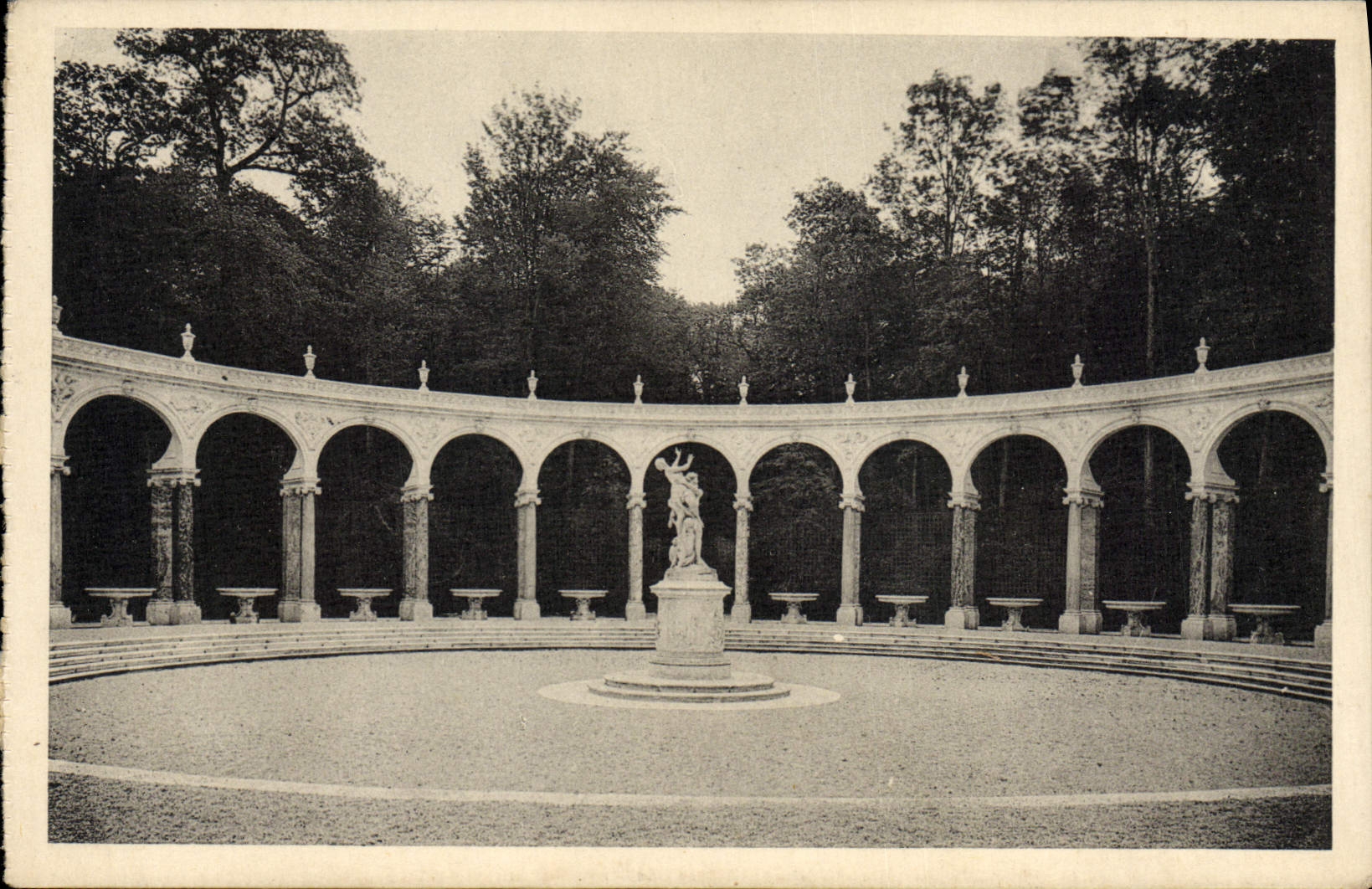 CPA Parc Du Chateau De Versailles la colonnade