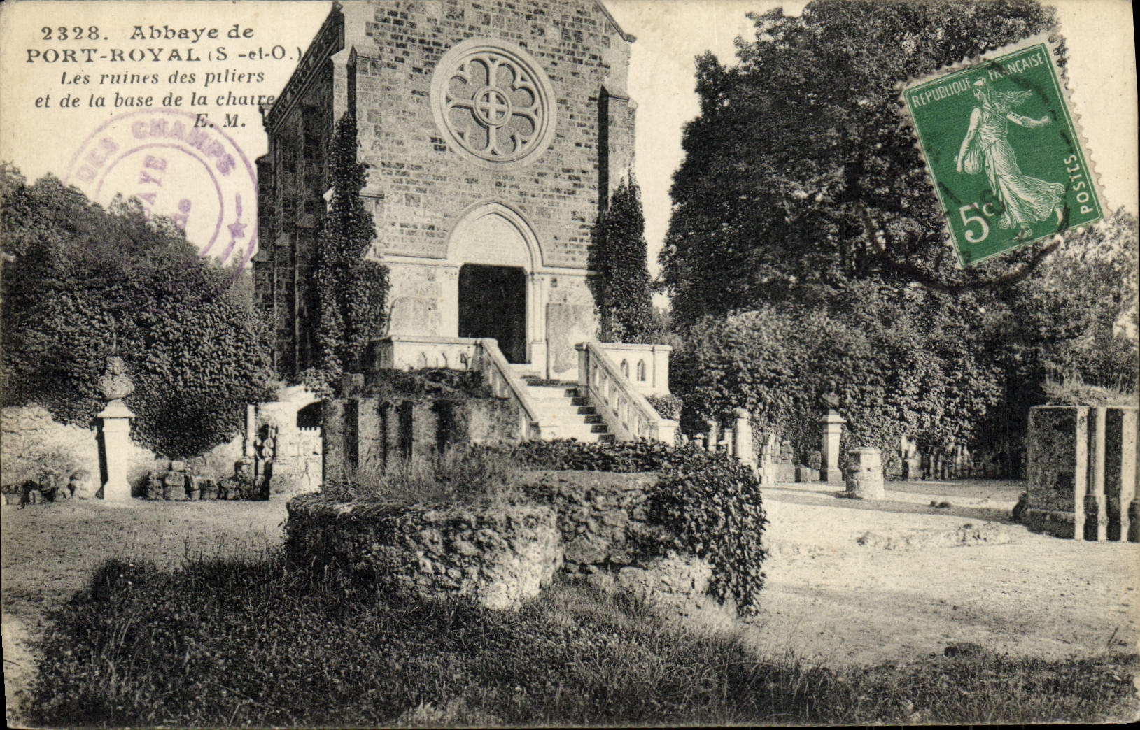 Abbaye de Port-Royal (S.-et-O.) — Les ruines des piliers et de la base de la chaire — E.M. — n° 2328