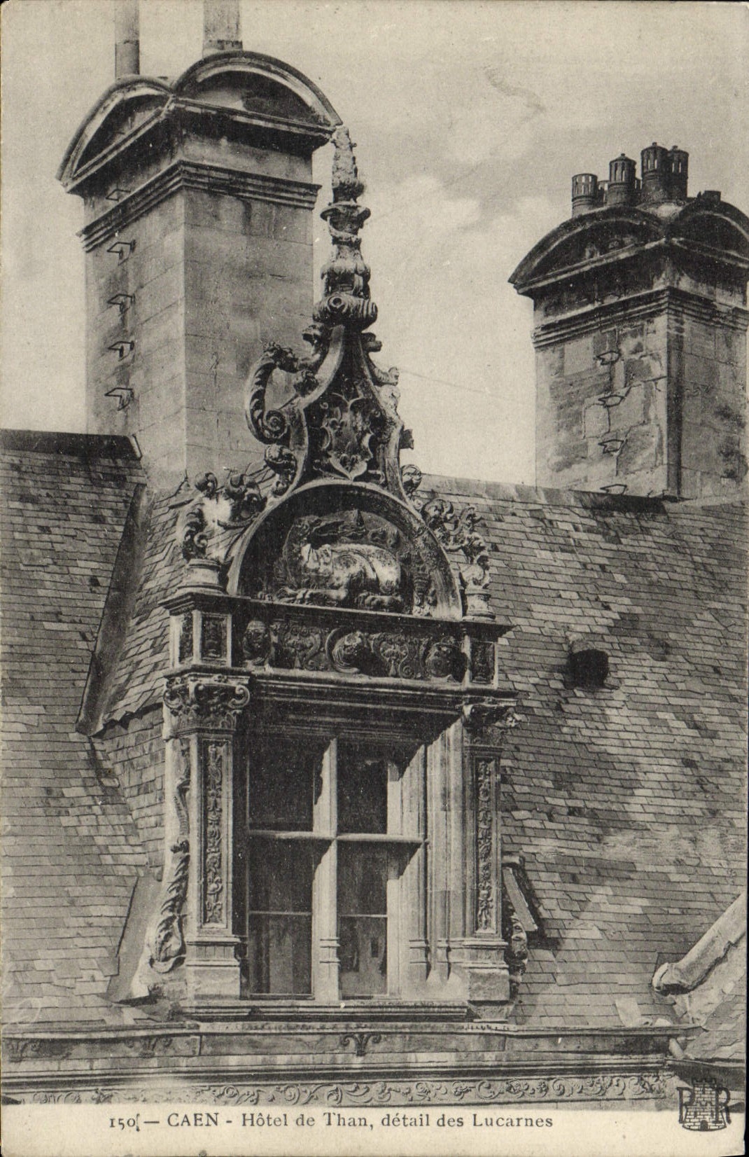 CAEN - Hôtel de Than, détail des lucarnes