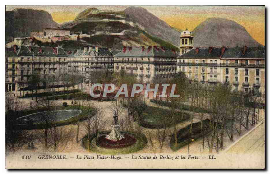 Grenoble — La Place Victor-Hugo, La Statue de Berlioz et les Forts — LL