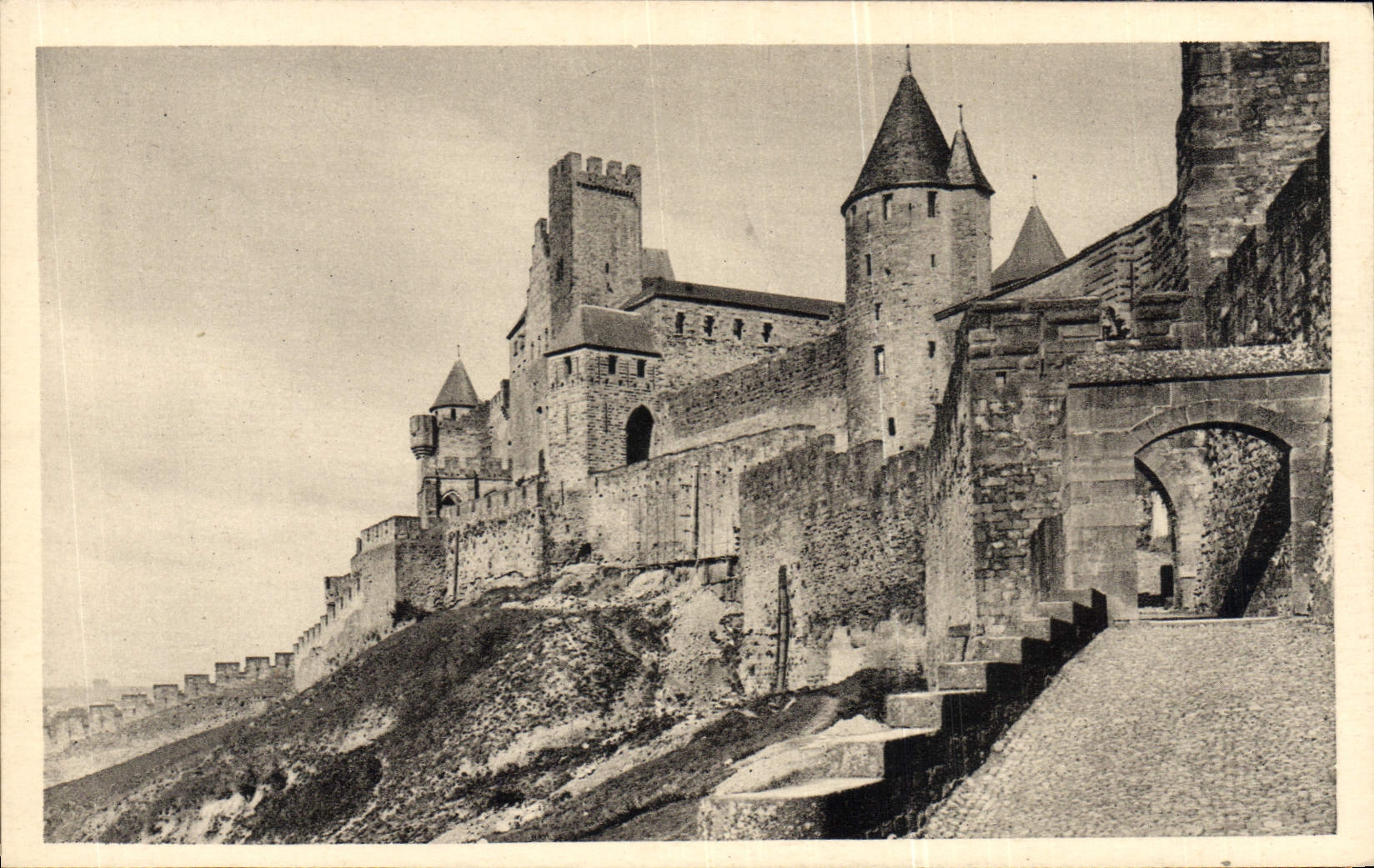CPA Cite De Carcassonne La Porte d'Aude
