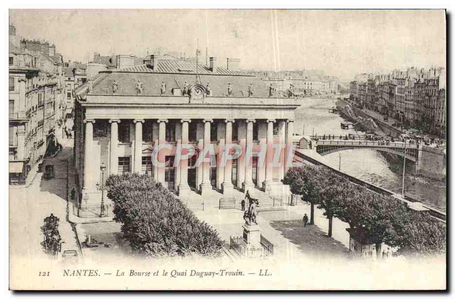 CPA Nantes La Bourse et le quai Duguay Trouin 