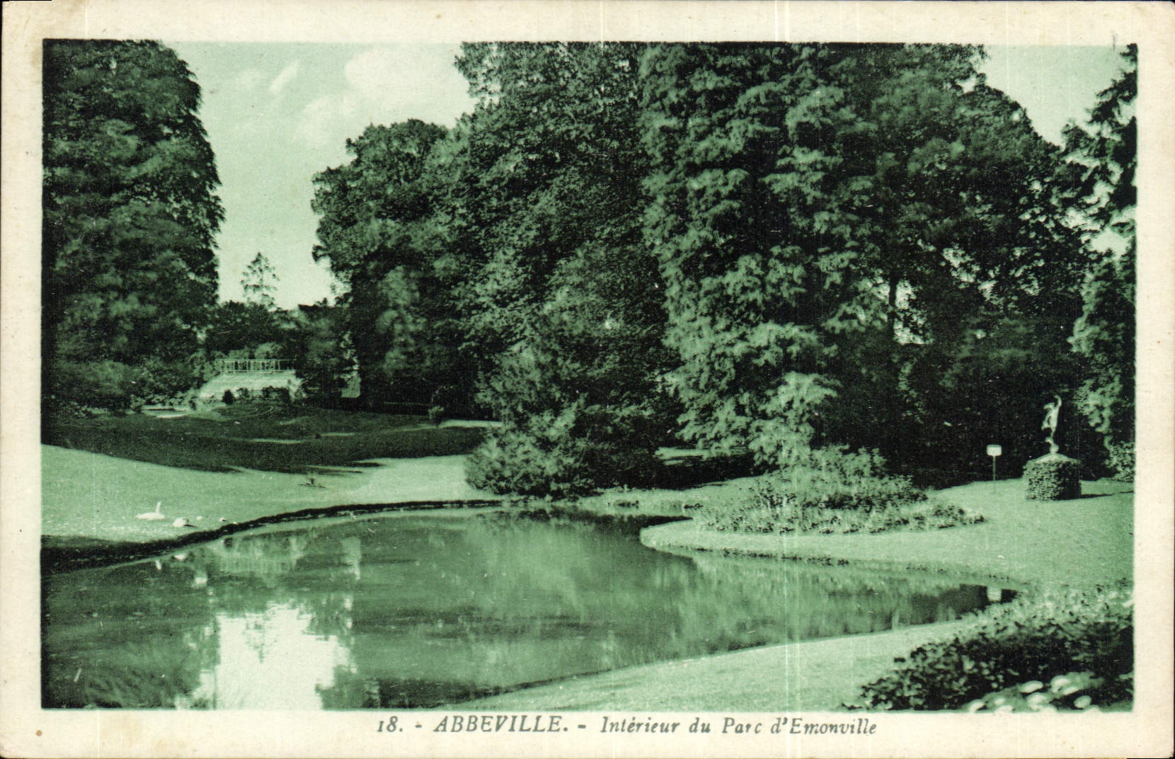 CPA Abbeville Interieur du Parc d'Emonville