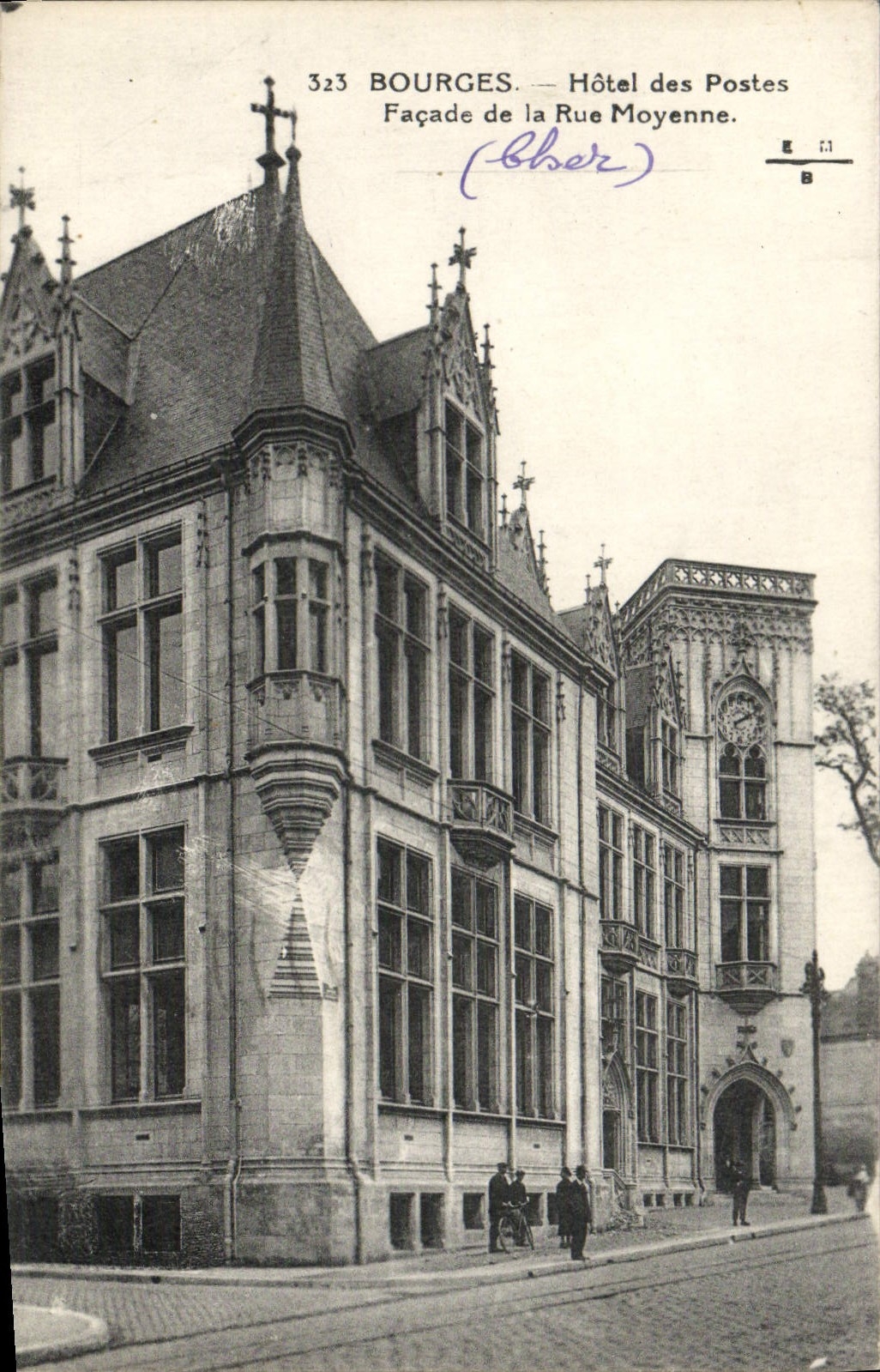 CPA Bourges Hotel des Postes Facade de la Rue Moyenne