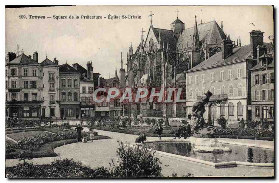 CPA Troyes Square de la Pretecture Eglise St Urbain