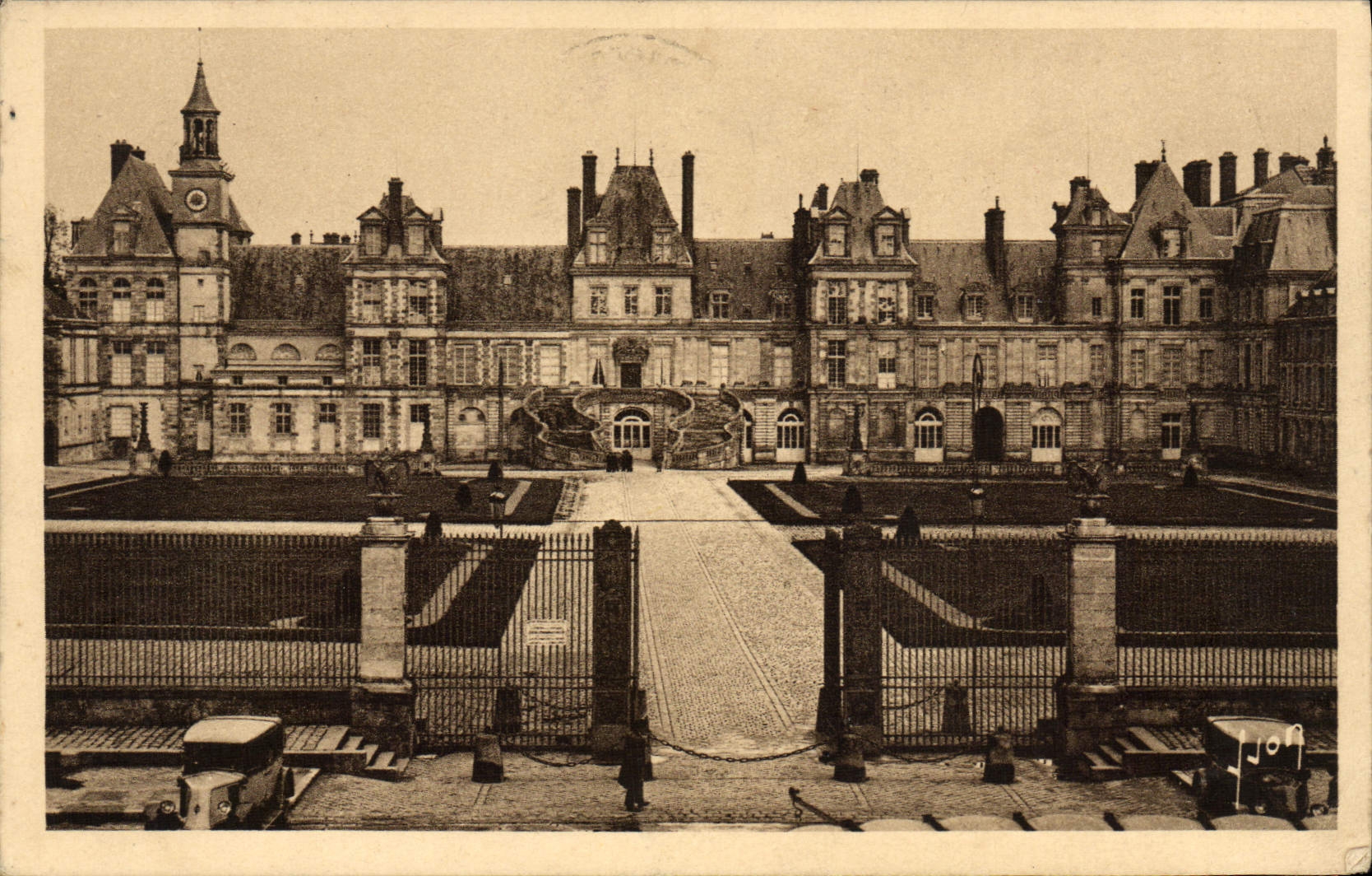 Castello di Fontainebleau — Cour des Adieux — Les Éditions d'Art Y. V. O. F.