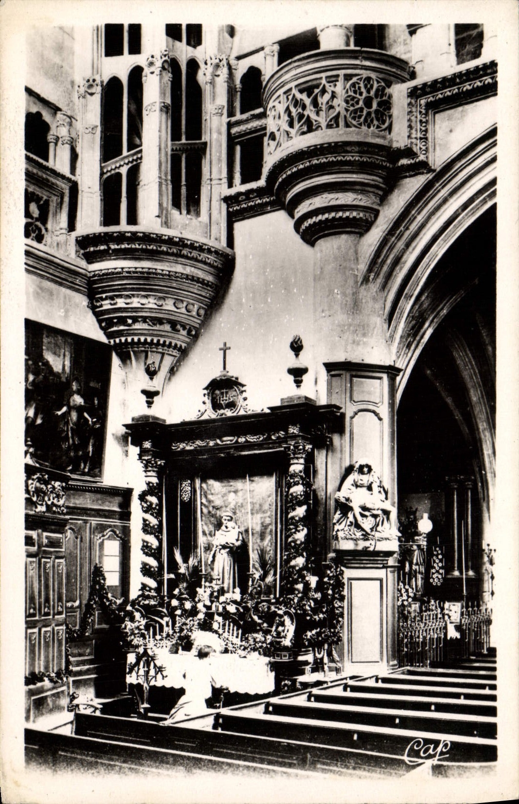CPM Chaumont Interieur de L'Eglise St Jean Baptiste