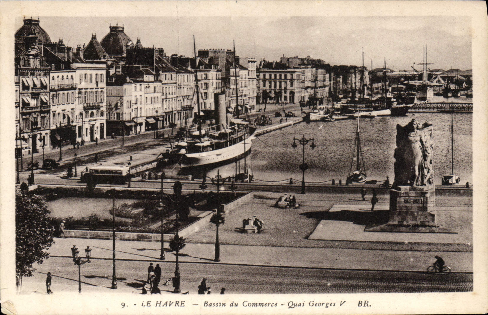 CPA Le Havre Bassin du Commerce Quai Georges V