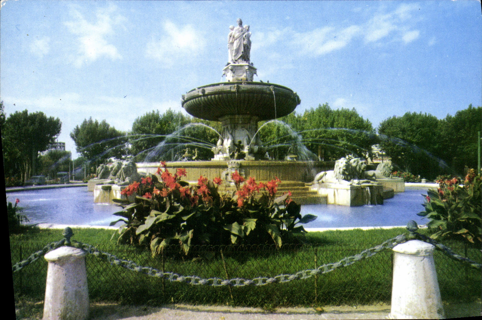 La Grande Fontaine sur la Rotonde — Aix-en-Provence — CPA n°2085