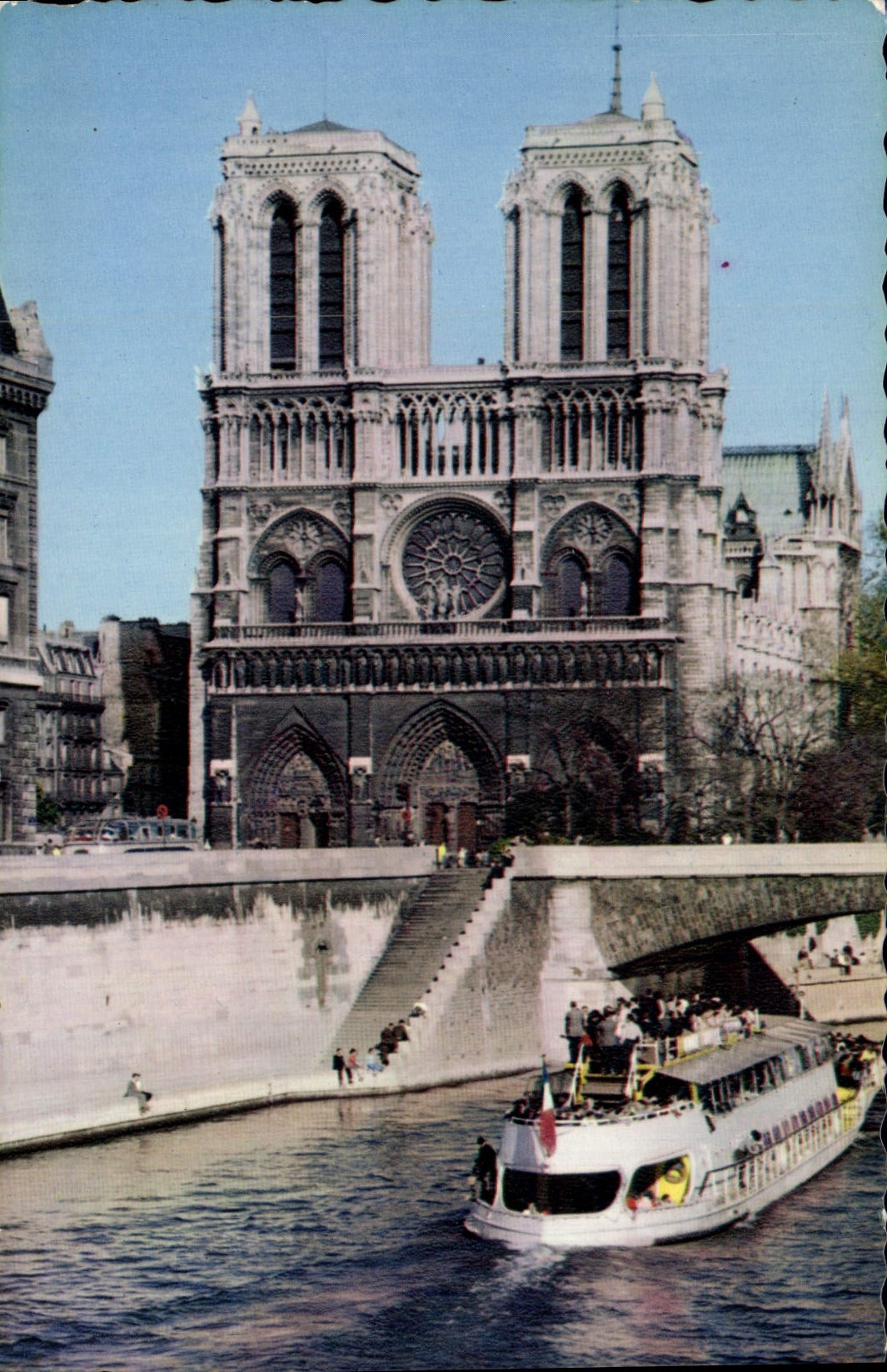 CPM Paris Notre Dame Notre Dame Bateau Peniche 