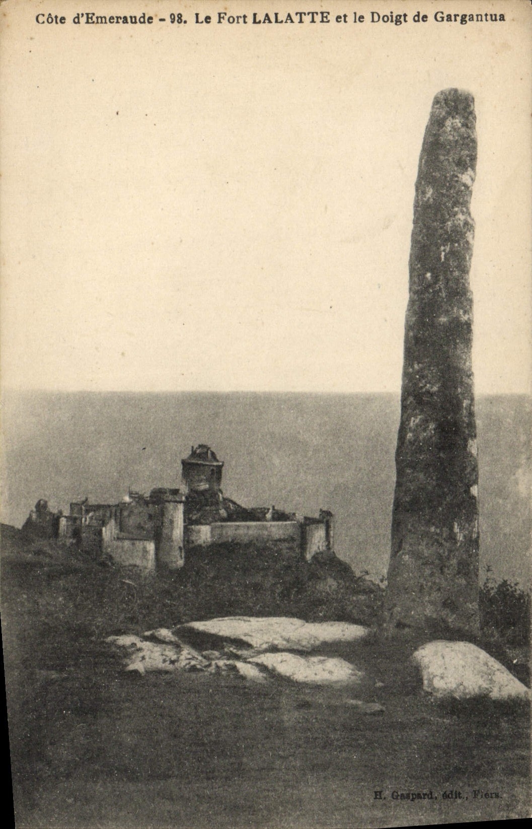 CPA Cote d'Emeraude Le Fort Lalatte et le Doigt de Gargantua