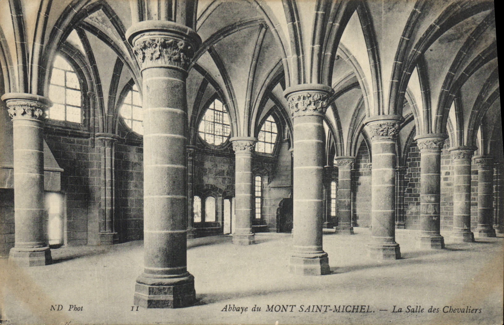 CPA Abbaye du Mont Saint Michel La Salle des Chevaliers