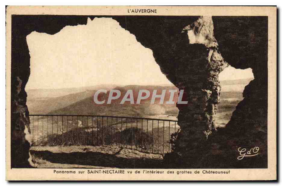 Panorama sur Saint-Nectaire — vu de l'intérieur des grottes de Châteauneuf — G.d'O, Puy-de-Dôme