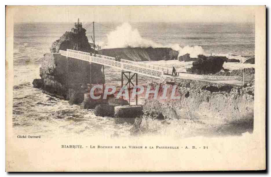 CPA Biarritz Le Rocher De La Vierge et la passerelle