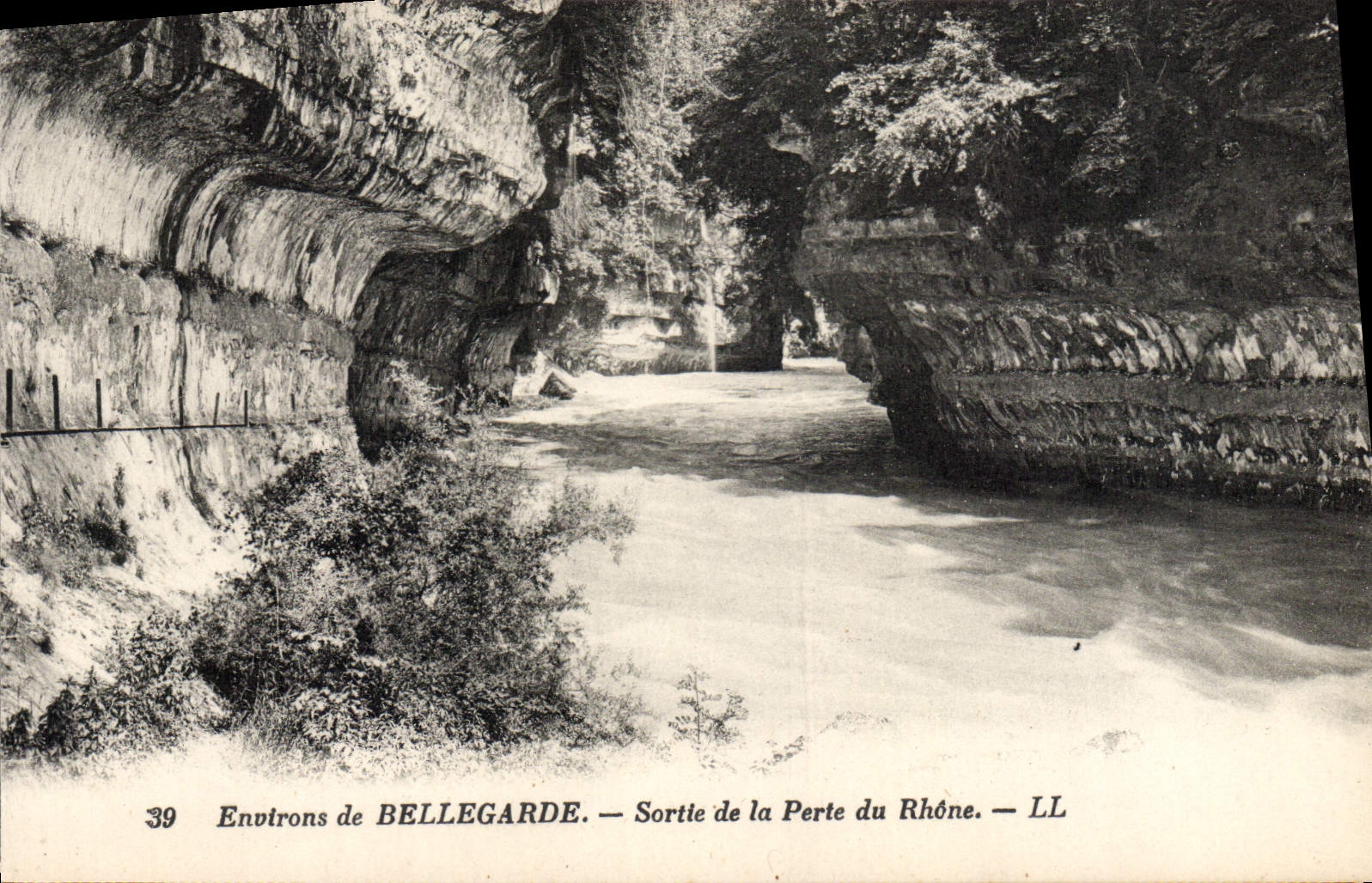 CPA Environs De Bellegarde Sortie de la Perte du Rhone