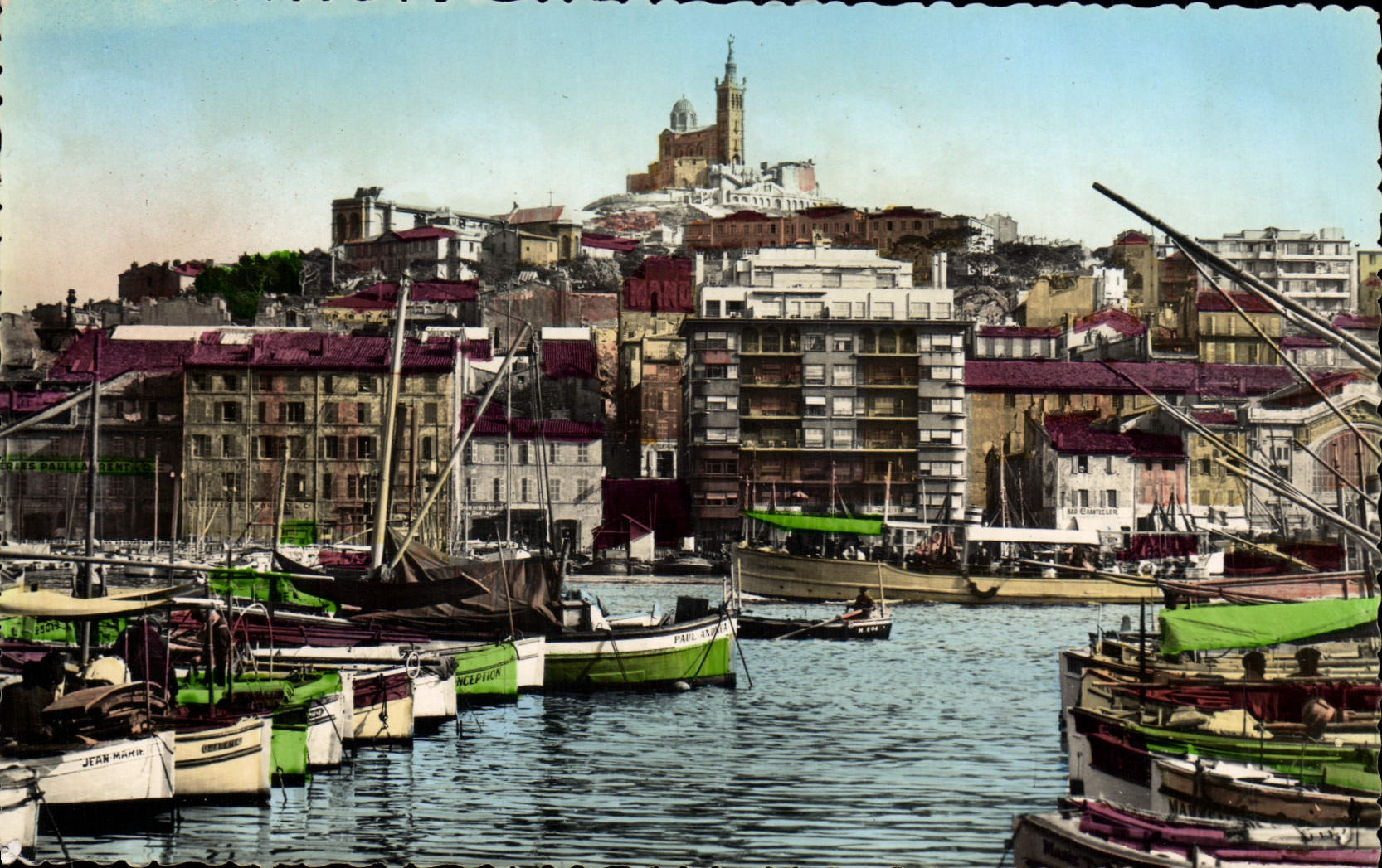 CPM Marseille Un Coin du Port Bateaux 