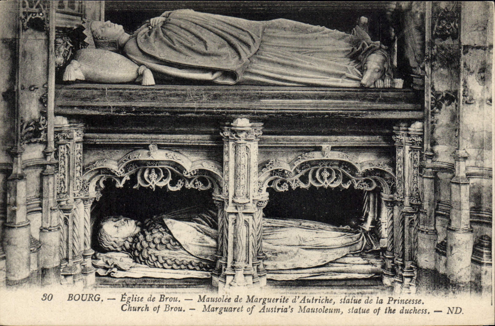 CPA Eglise de Brou Bourg Mausolee de Marguerite d'Autriche statue de la princesse