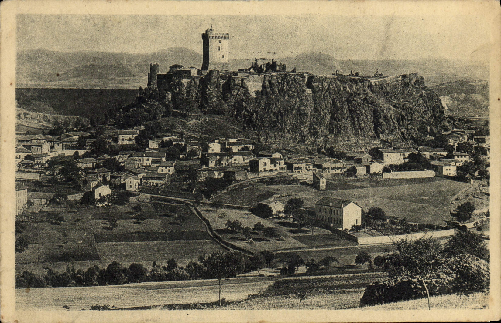 CPA Environs du Puy Polignac Vue gernerale vers les Cevennes 