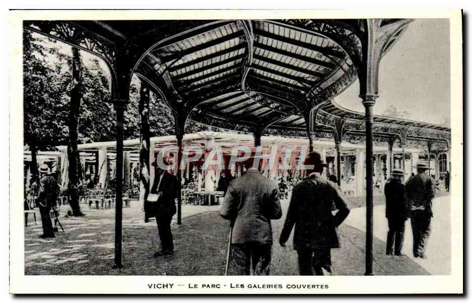 CPA Vichy Le Parc Les Galeries Couvertes