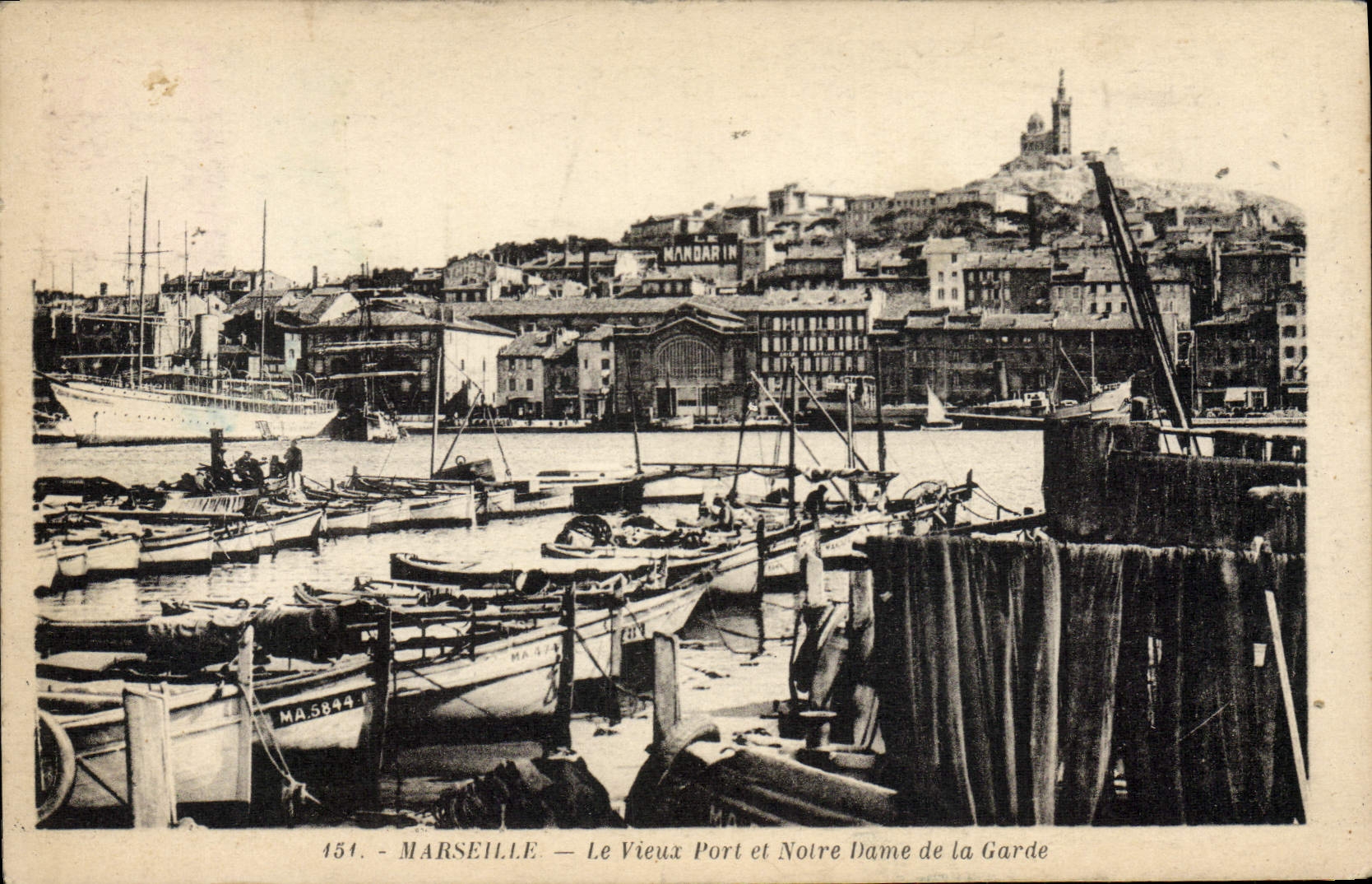 CPA Marseille Le Vieux Port Et Notre Dame De La Garde Bateaux