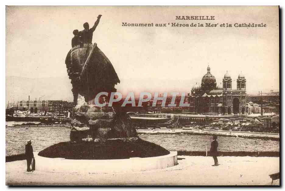 CPA Marseille Monument Aux Heros De La Mer Et La Cathedrale