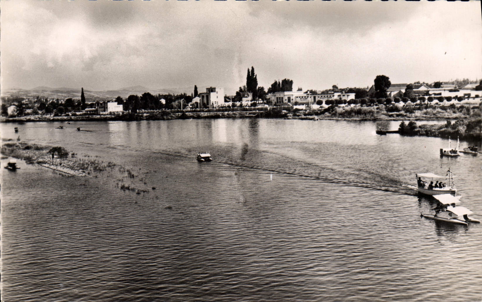 CPM Vichy Canotage Sur I'Allier Pedalo