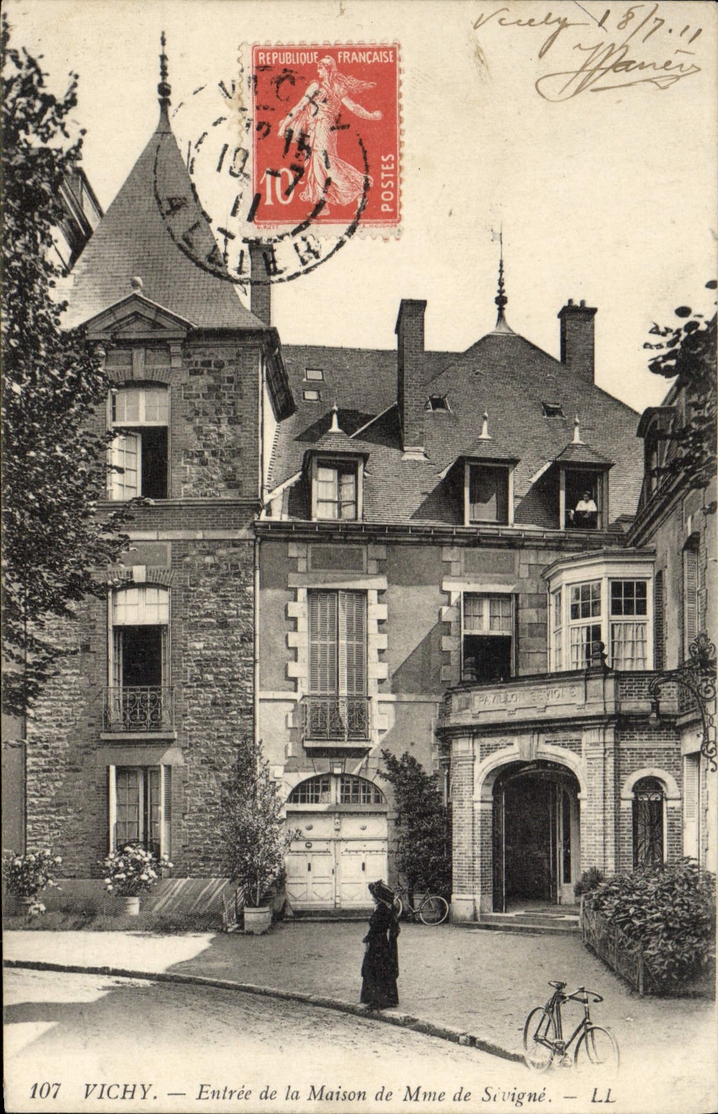 CPA Vichy Entree De La Maison De Mme De Sevigne