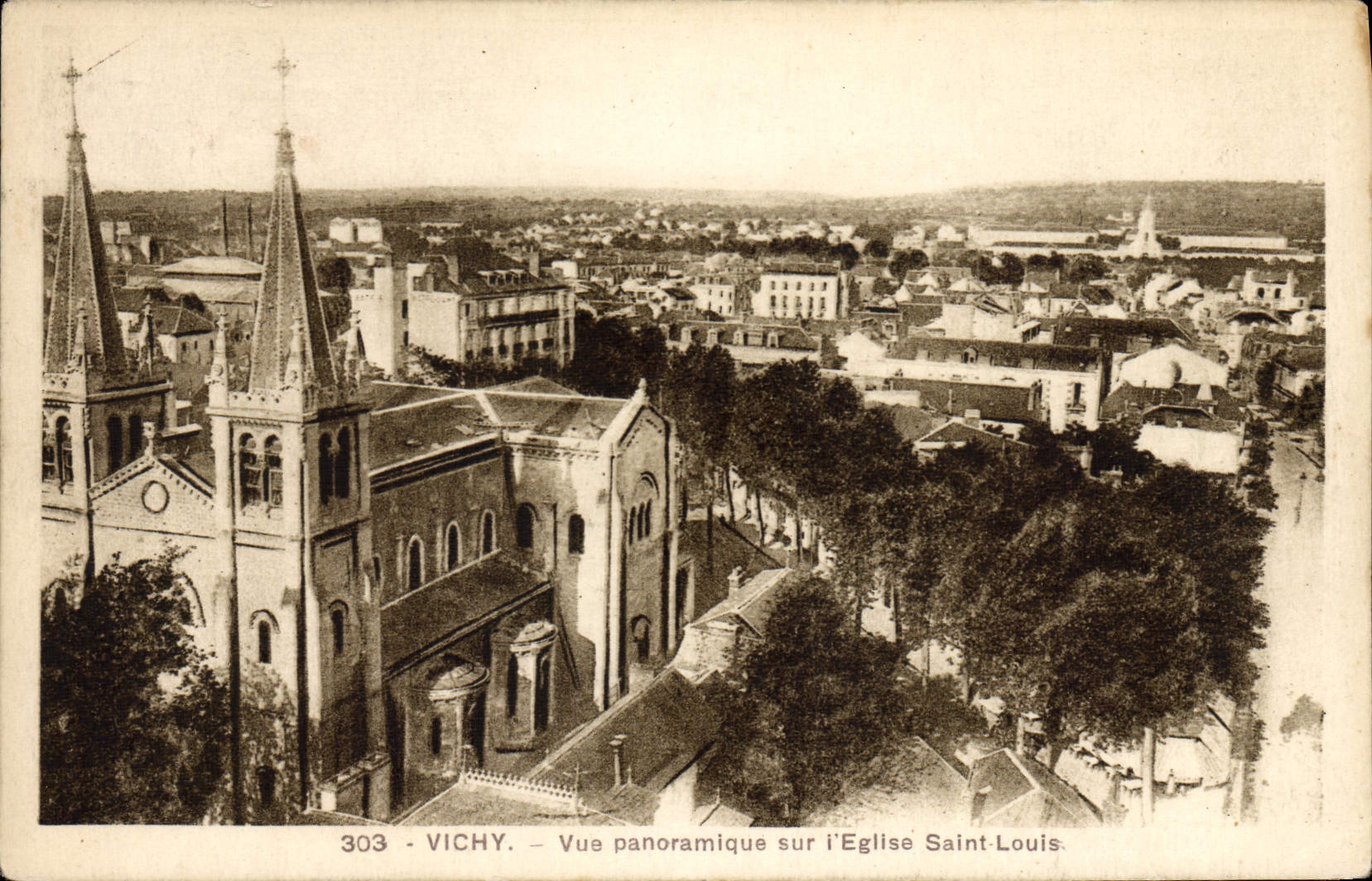 CPA Vichy Vue Panoramique Sur I'Eglise Saint Louis