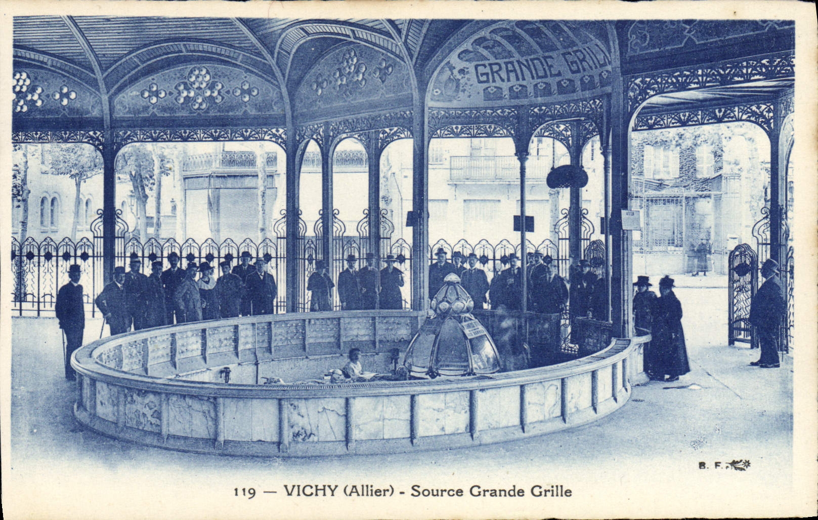 CPA Vichy Source Grande Grille