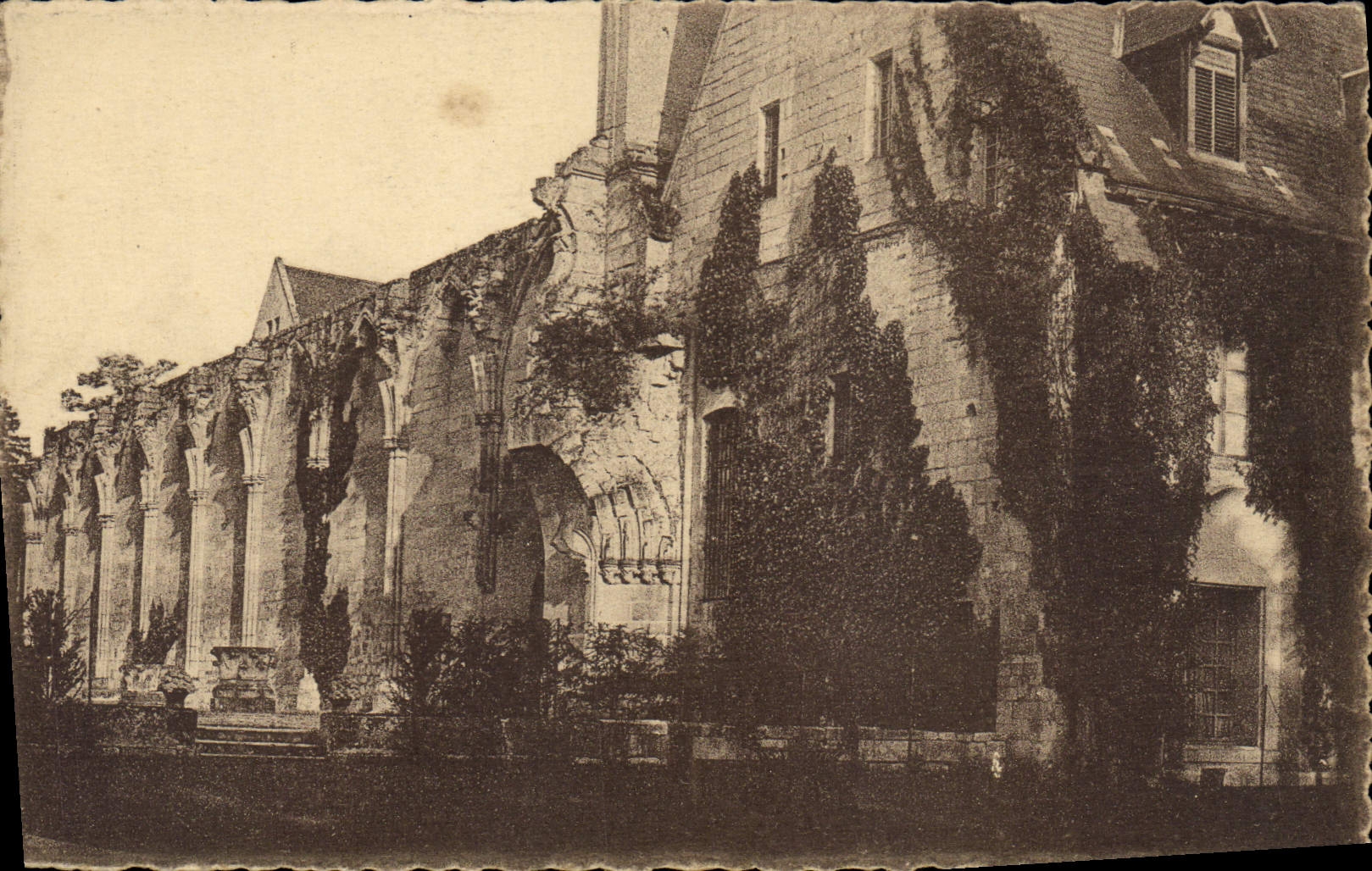 CPA Abbatiale De Rovaumont Asnieres Sur Oise Ruines de l'abbatiale et maison des hotes