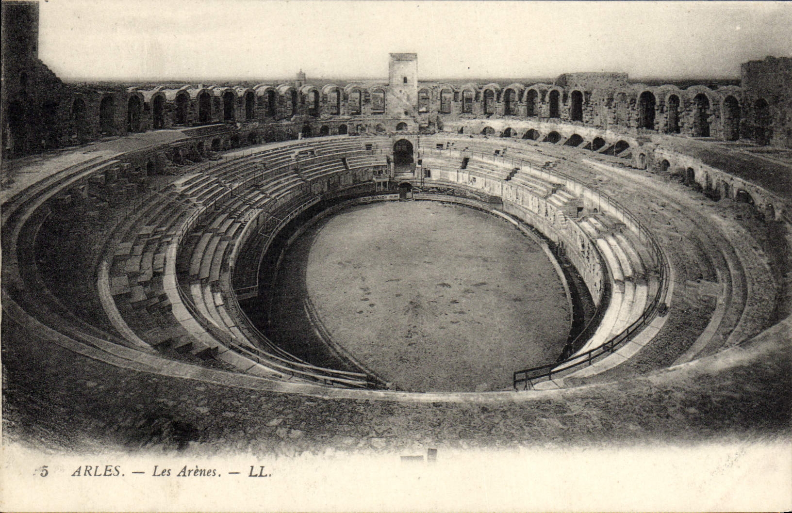 Arles — Les Arènes — LL.
