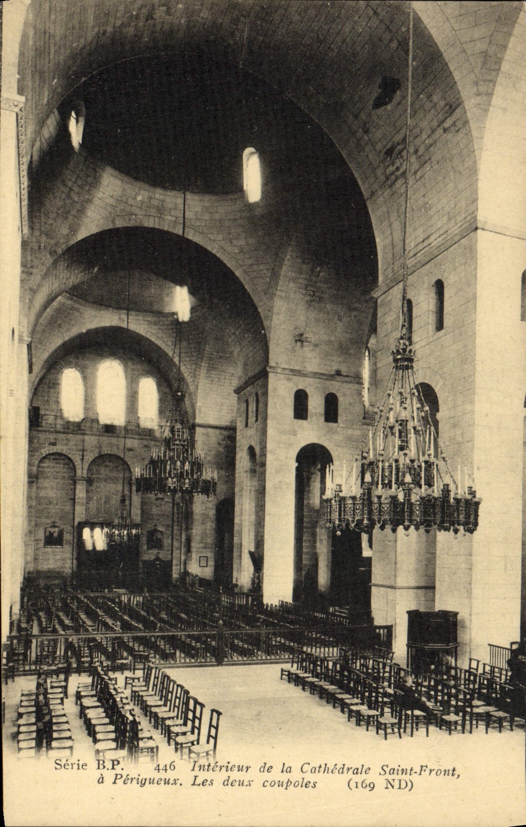 Intérieur de la Cathédrale Saint-Front — Les deux coupoles — Série B.P. 446