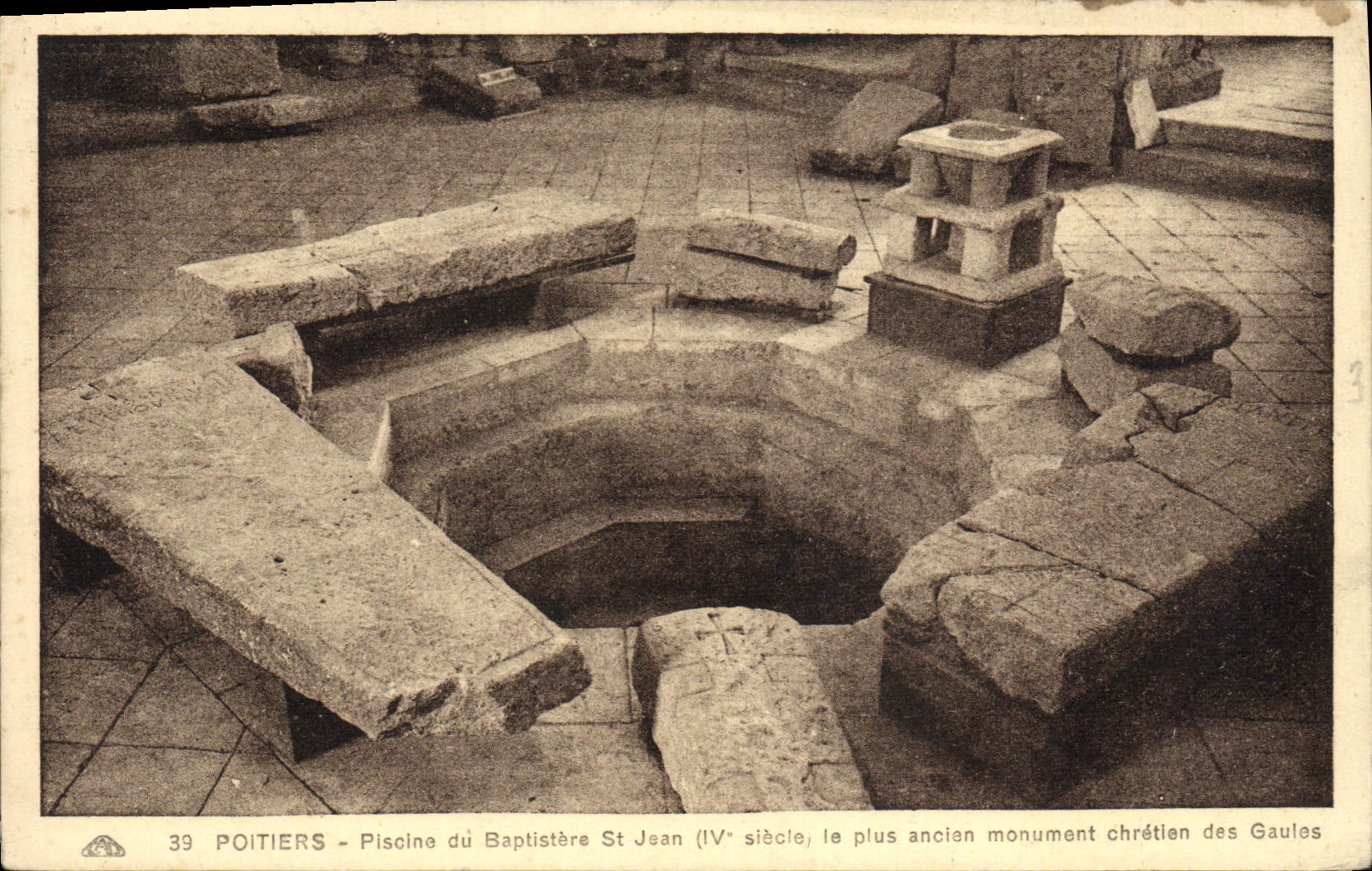 CPA Poitiers Piscine Du Baptistere St Jean le plus ancien monument chretien des Gaules 