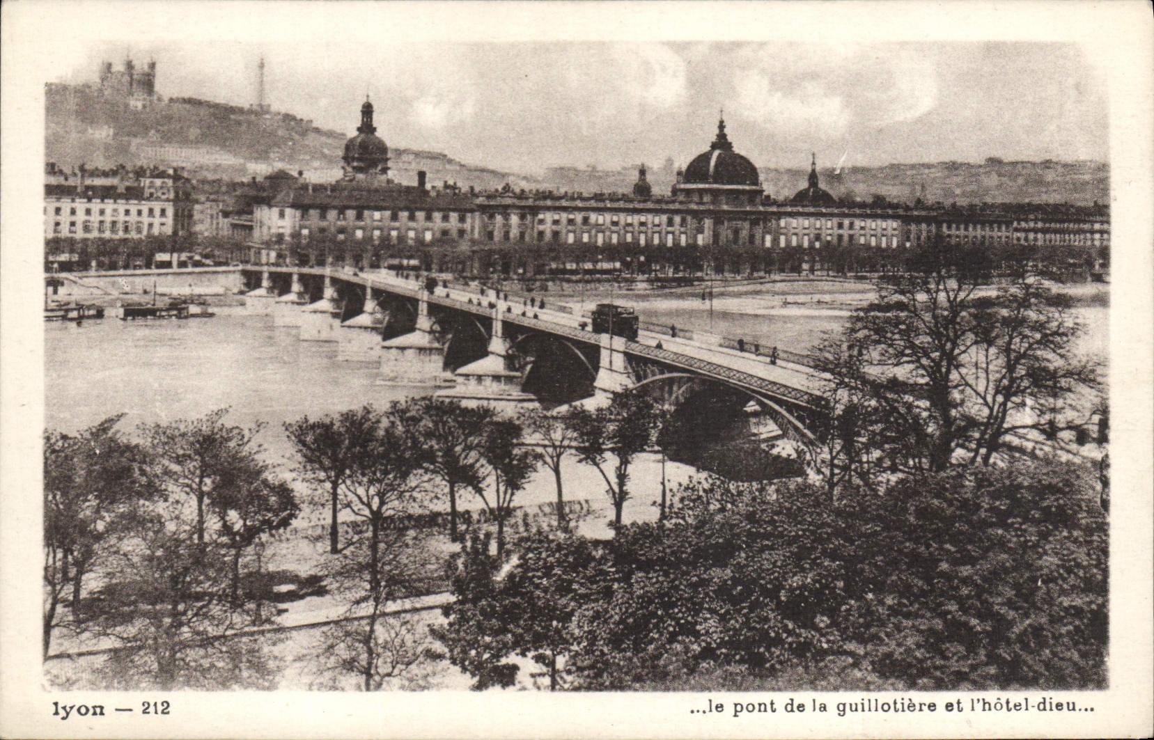 Lyon — Le pont de la Guillotière et l'hôtel-Dieu — Éditions J. Collard, Lyon
