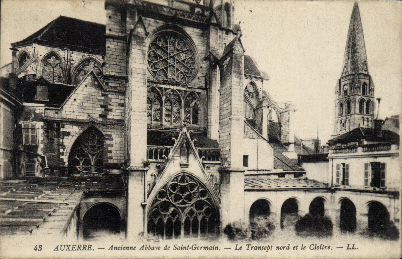 Auxerre — Ancienne Abbaye de Saint-Germain — Le Transept nord et le Cloître — LL.