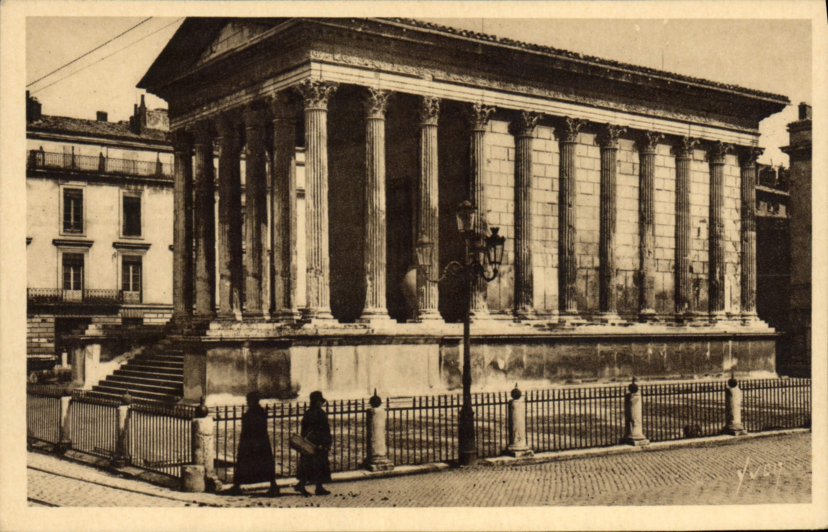 CPA Nimes La Maison Carree
