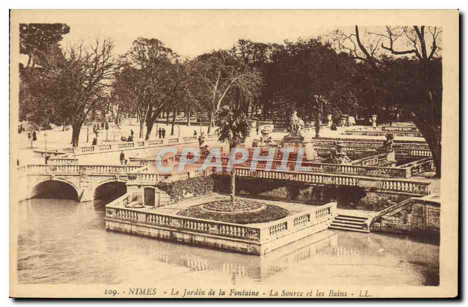 CPA Nimes Le Jardin De La Fontaine La Source Et Les Bains