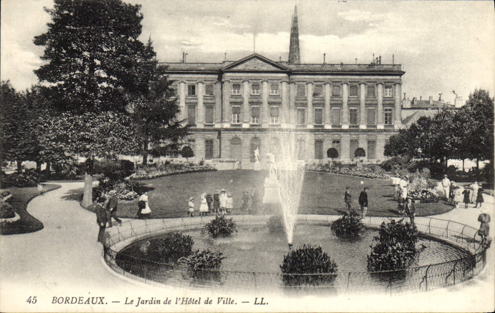 CPA Bordeaux Le Jardin De I'Hotel De Ville