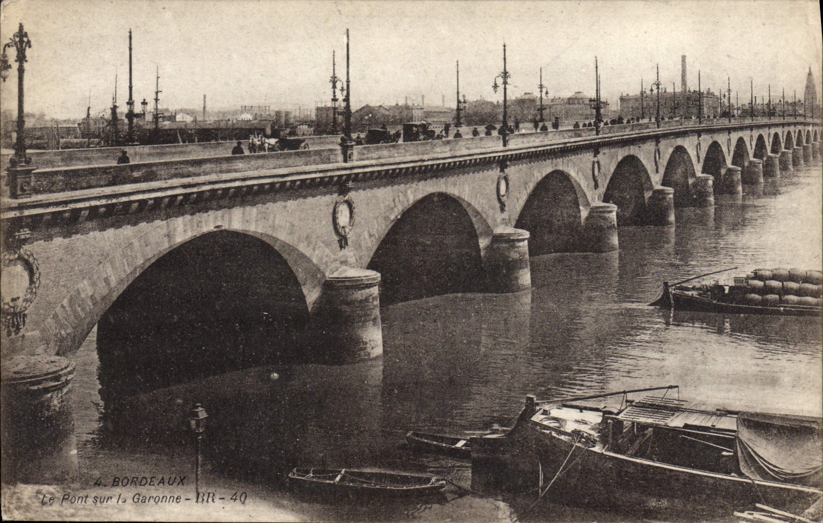 CPA Bourdeaux Le Pont Sur Le Garonne Bateau Peniche 