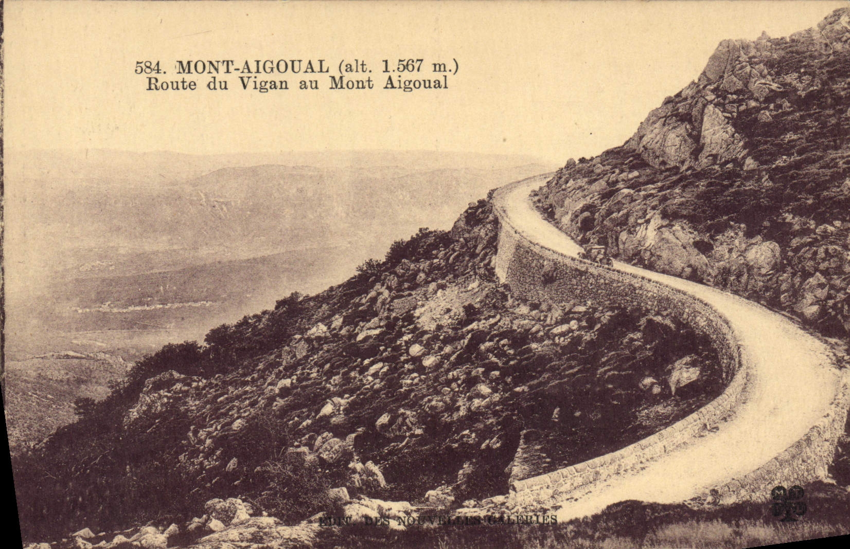 Route du Vigan au Mont Aigoual — Mont Aigoual (alt. 1.567 m.) — Éditeur : Bon des Nouvelles Galeries, n° 584