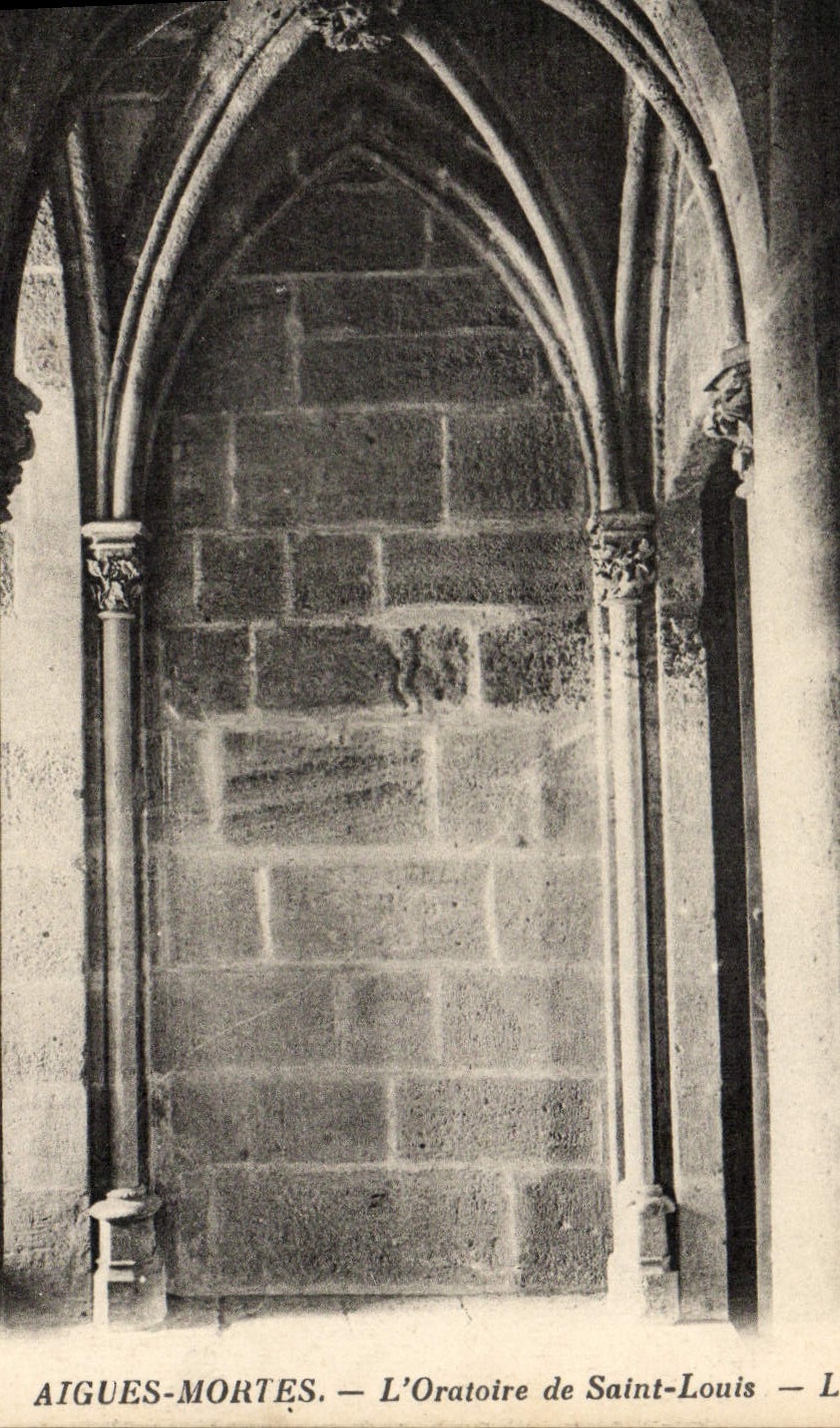 CPA Aigues Mortes L'Oratoire De Saint Louis
