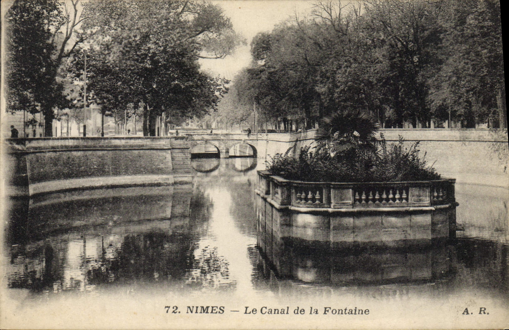 Nîmes — Le Canal de la Fontaine — A. R. n°72