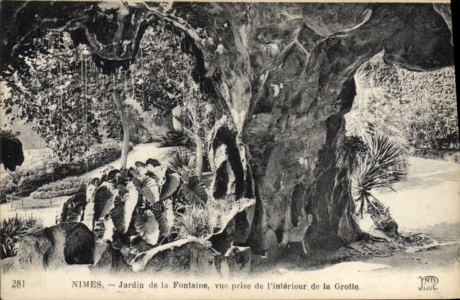 Nîmes — Jardin de la Fontaine, vue prise de l'intérieur de la Grotte — JND Hot, n° 281