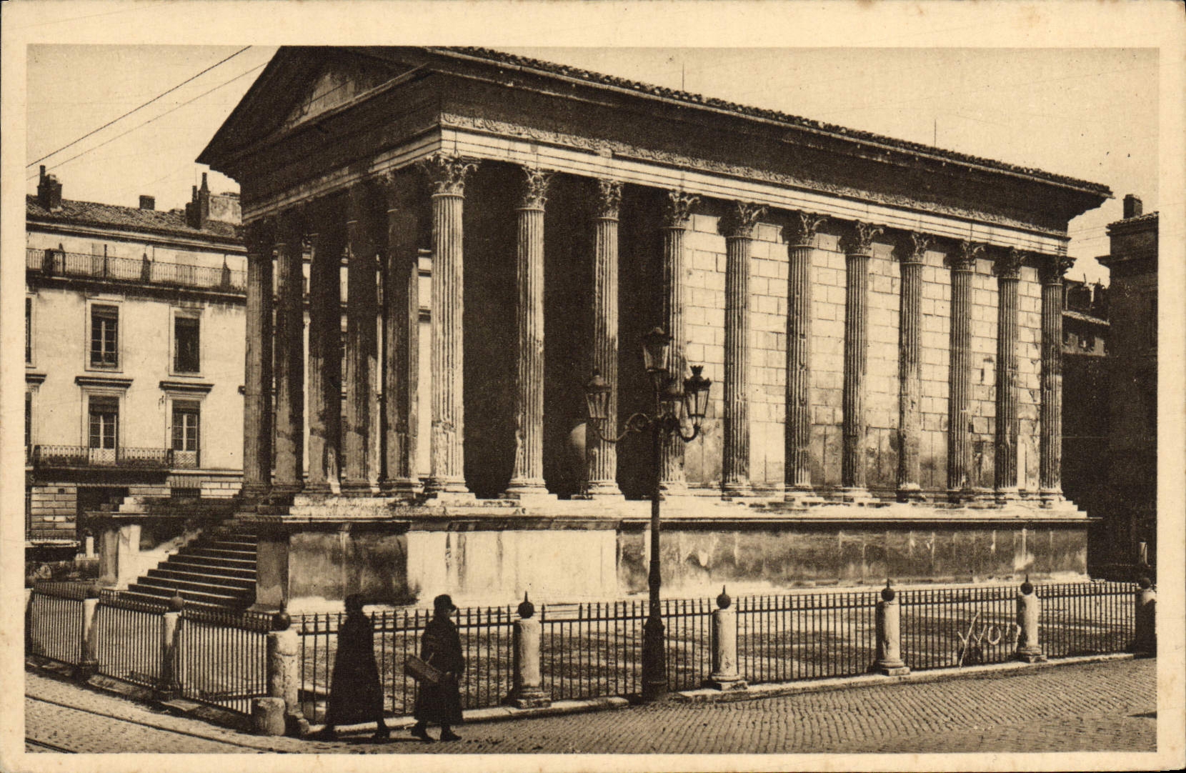 Nîmes — La Maison Carrée — Éditions d'Art YVON, Paris