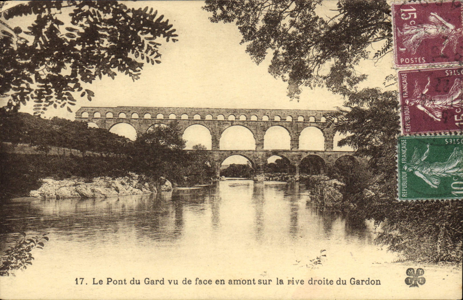 Le Pont du Gard — vue en amont sur la rive droite du Gardon — éditeur M.A.R.T.E. n°17